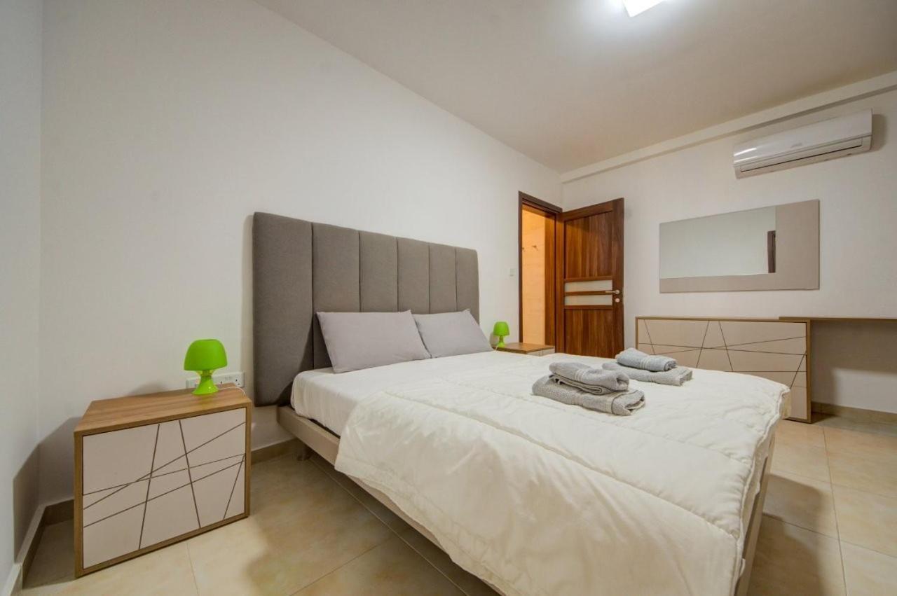 Point G&V Apartment Sea Front Bugibba St. Paul's Bay Exterior photo